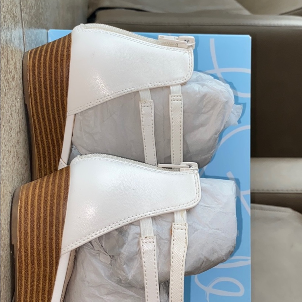 Sandals - Picture 5 of 6